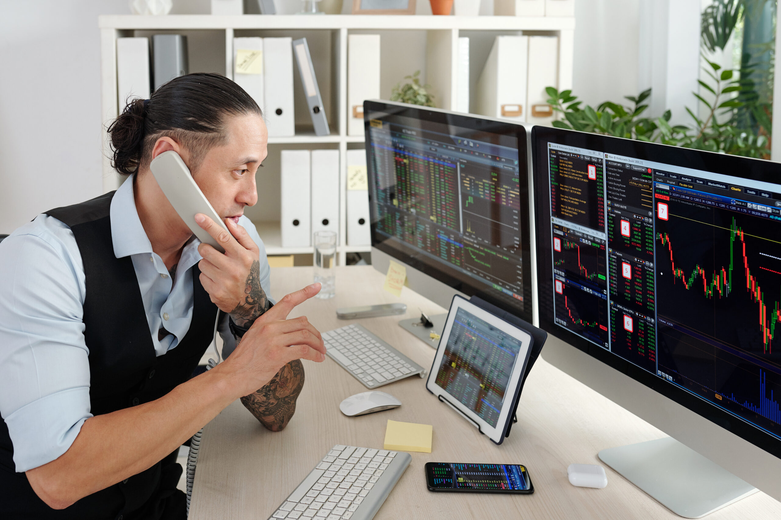 trader making phone call 2025 01 31 00 49 18 utc scaled 5 Common Pitfalls to Watch Out for When Picking a VPS Hosting Provider trader making phone call 2025 01 31 00 49 18 utc scaled 5 Common Pitfalls to Watch Out for When Picking a VPS Hosting Provider